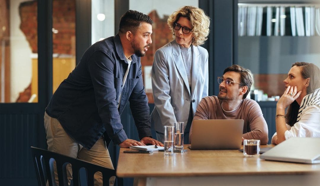 Marketing digital para profesionales ocupados: cómo delegar sin perder el control